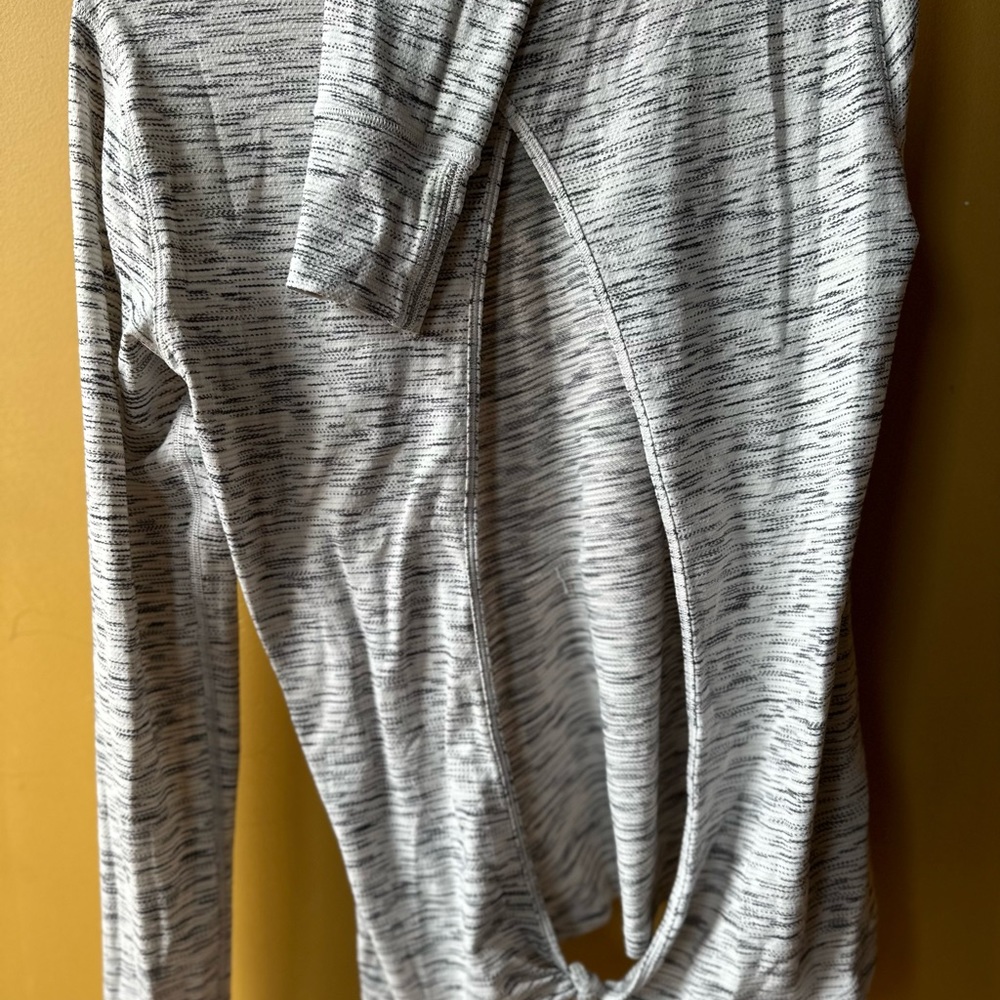 Lululemon Beat the heat long sleeve - Picture 6 of 9